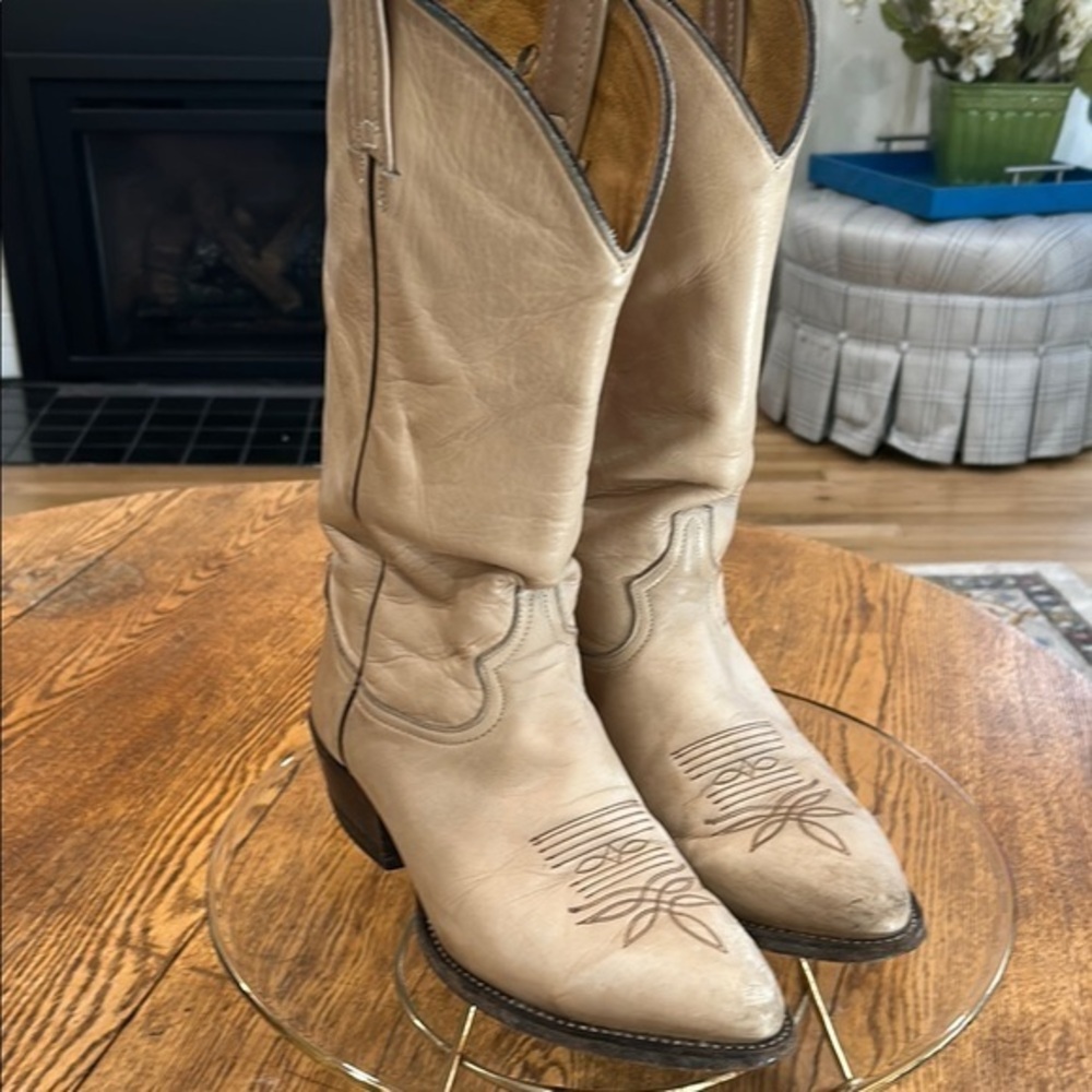 Tony Lama Vintage 90s Style 6159 Tan Western Boots Men size 8/ Women’s 9.5